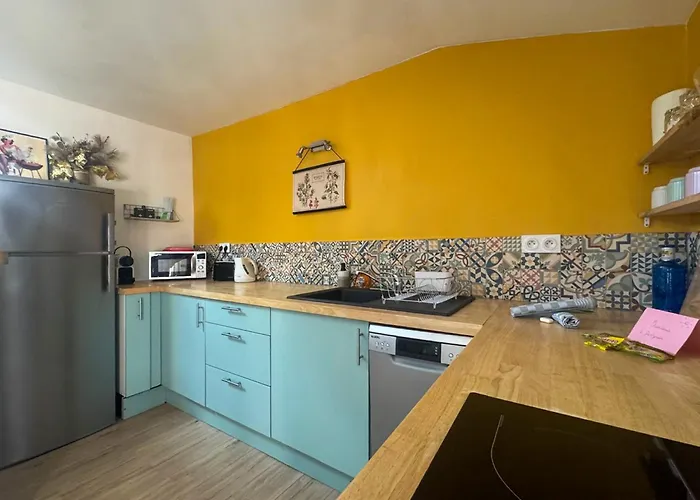 The Globe Trotter - *